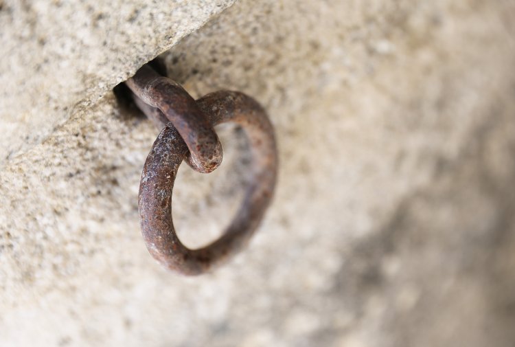 oude franse kalkstenen fontein