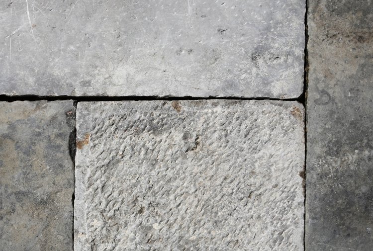 200 jaar oude kalkstenen vloer