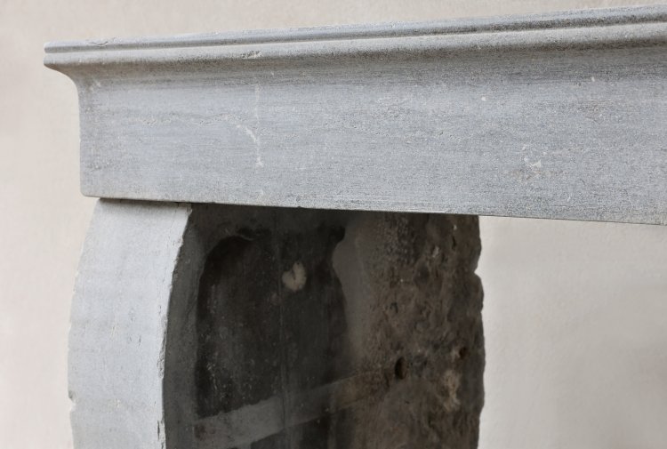 grijze marmersteen chimney