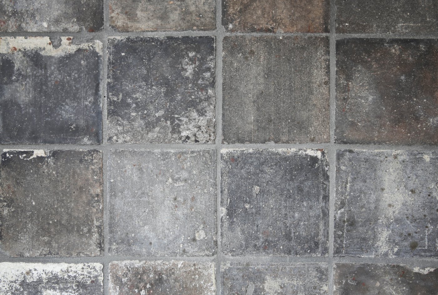 het spoor Verdrag Regenjas Oude grijze terracotta plavuizen | De Opkamer | Antieke vloeren en schouwen