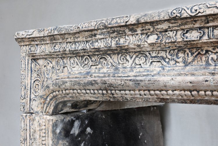 oude franse kalkstenen mantel