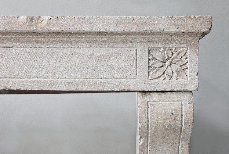 oude franse kalkstenen mantel