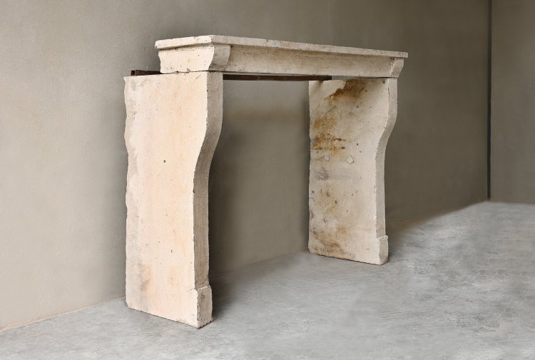 oude franse kalkstenen mantel