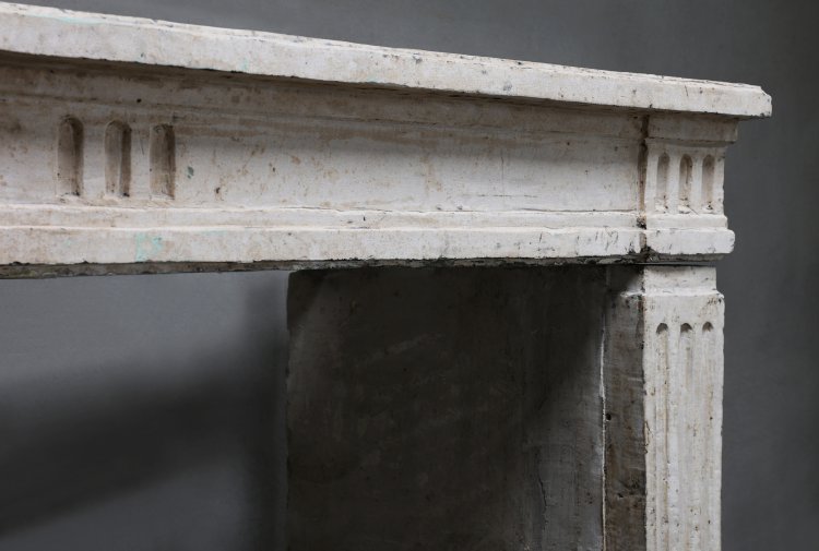 oude franse kalkstenen mantel