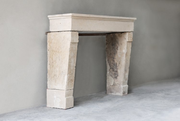 oude franse kalkstenen mantel