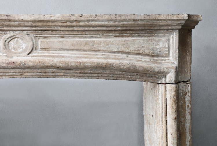 oude franse kalkstenen mantel