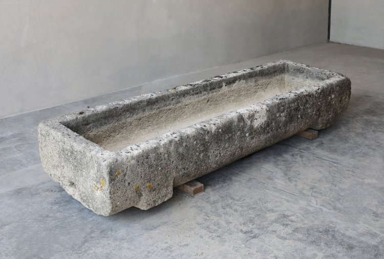 antieke trog van franse kalksteen