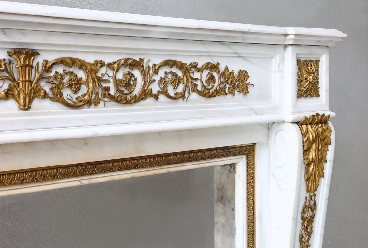 carrara marmeren mantel met verguld goud