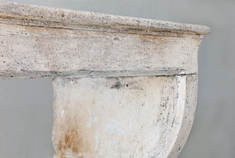 oude franse kalkstenen mantel