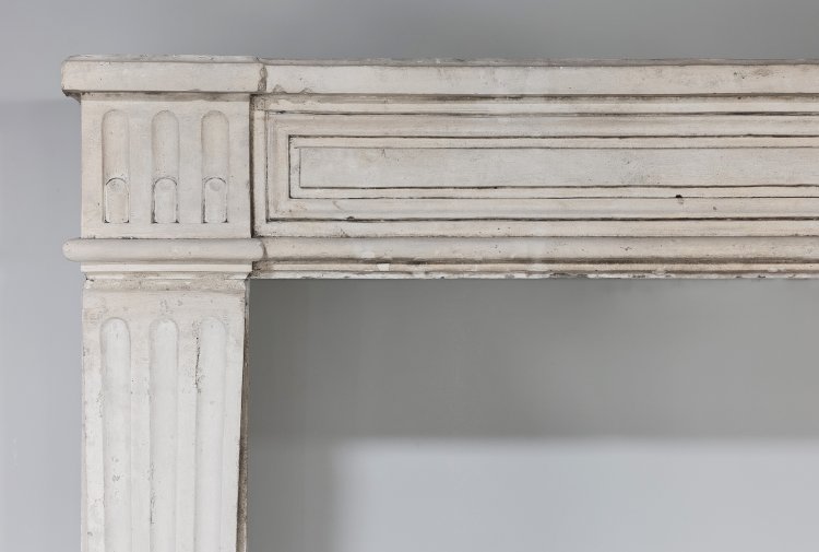 oude franse kalkstenen mantel